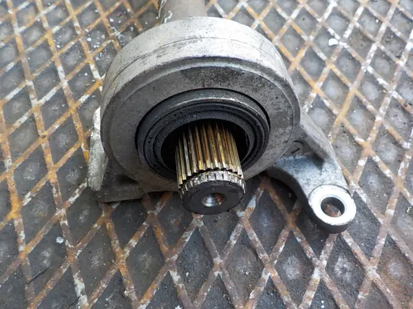 R18A1 höger halvaxelstöd - Honda FR-V image 3