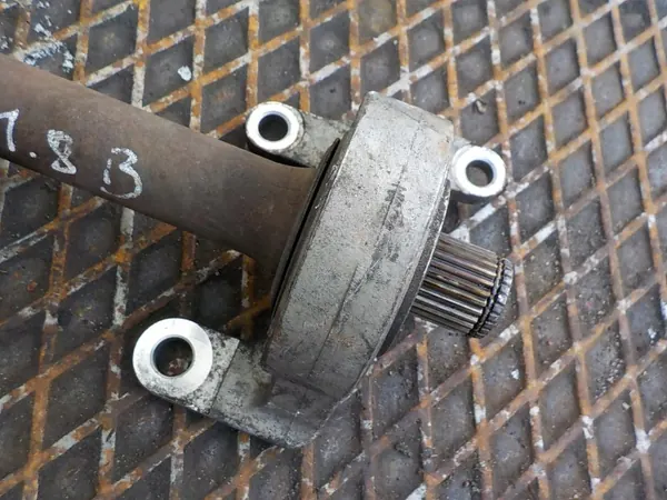 R18A1 höger halvaxelstöd - Honda FR-V image 4