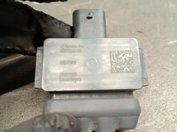 Mercedes-Benz Sprinter W907 W910 Oil Temperature Sensor A0009052614 image 2