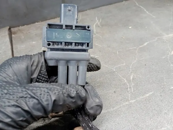 Mercedes-Benz Sprinter W907 W910 Oil Temperature Sensor A0009052614 image 4