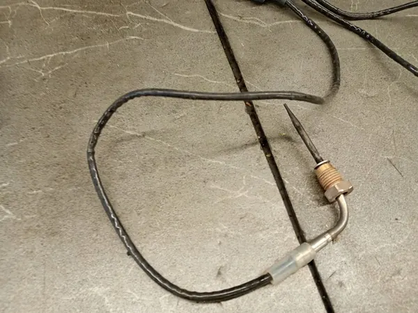 Mercedes-Benz Sprinter W907 W910 Oil Temperature Sensor A0009052614 image 5