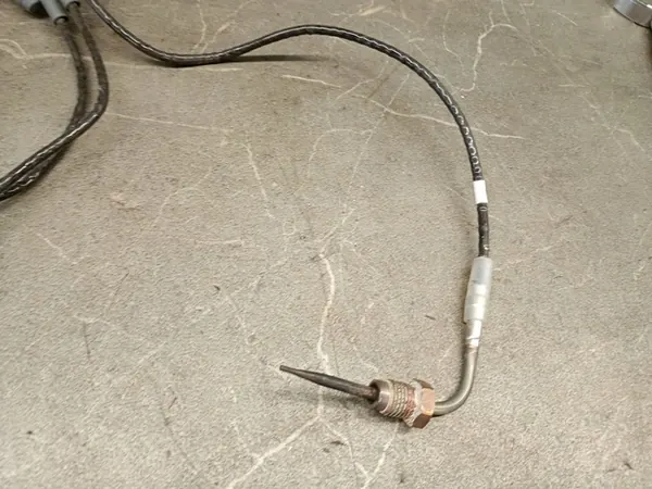 Mercedes-Benz Sprinter W907 W910 Oil Temperature Sensor A0009052614 image 6