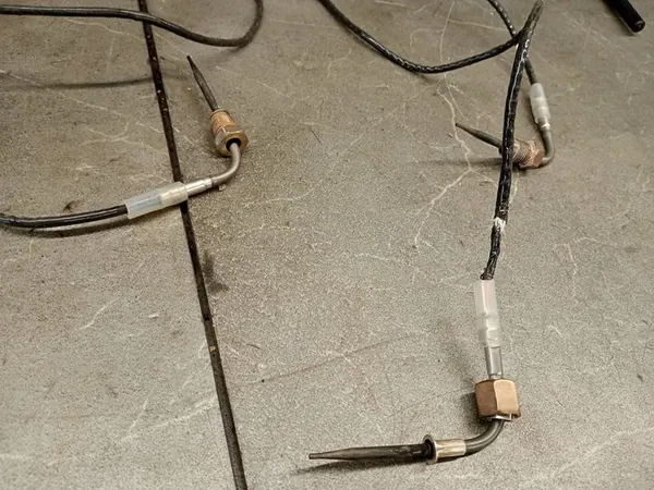 Mercedes-Benz Sprinter W907 W910 Oil Temperature Sensor A0009052614 image 7