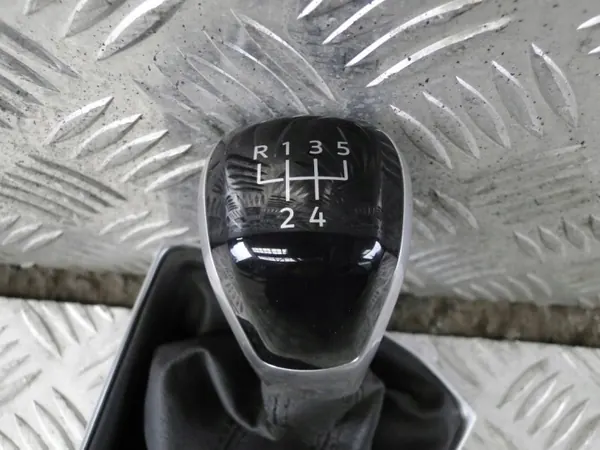 Pomo de mudanças VW T-Cross OEM 2GM711113 - Usado image 3