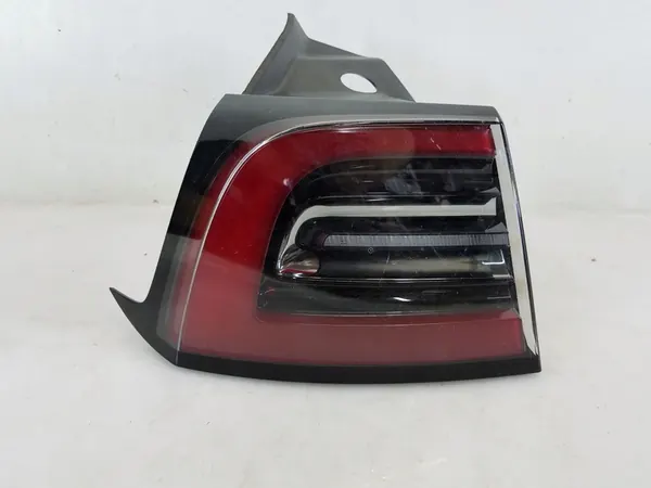 Bakljus Tesla Model 3 image 3