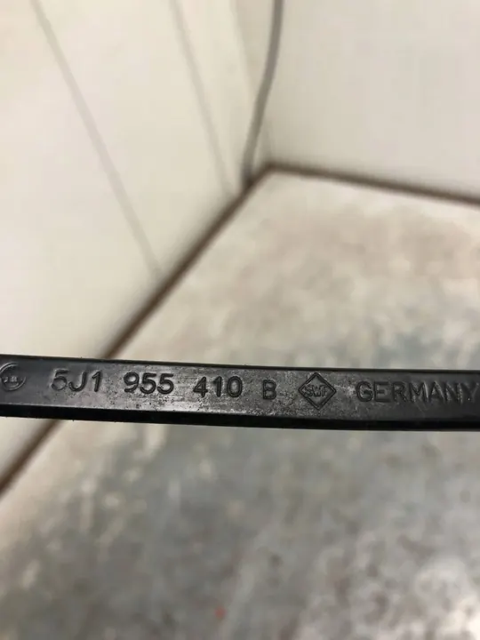 Skoda Fabia Mk2 Wiper Arm, Front OE 5J1955410B image 4