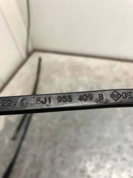 Skoda Fabia Mk2 Wiper Arm, Front OE 5J1955410B image 5