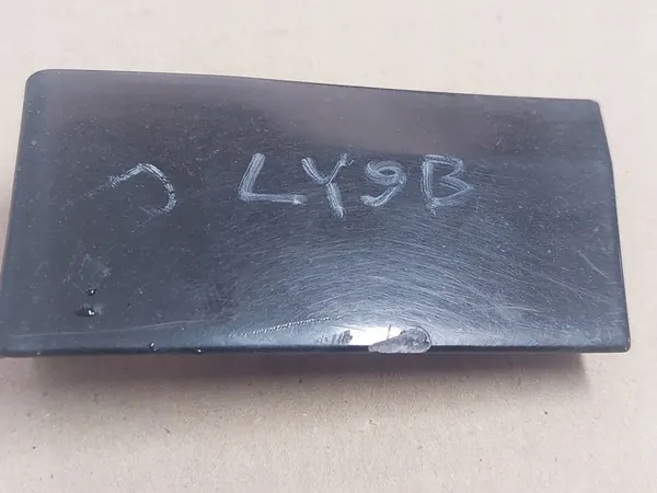 AUDI A3 8P Moldura de Guardabarros Delantero Derecho Inferior LY9B image 1