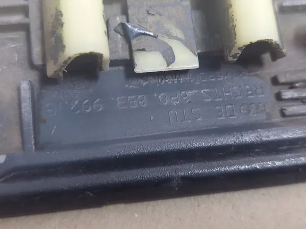 AUDI A3 8P Moldura de Guardabarros Delantero Derecho Inferior LY9B image 4