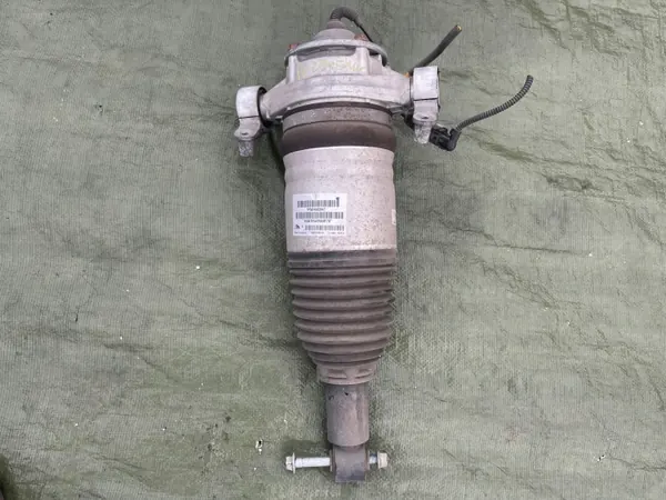 Porsche Cayenne Taka-ilmajousi OEM 7P5616020AT image 2