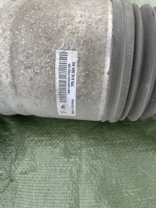 Porsche Cayenne Taka-ilmajousi OEM 7P5616020AT image 3