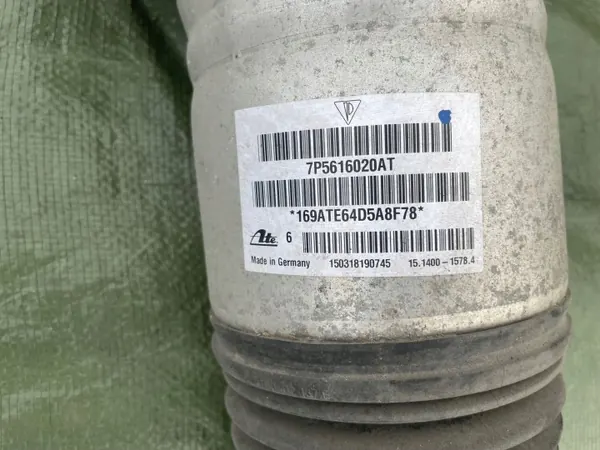 Porsche Cayenne Taka-ilmajousi OEM 7P5616020AT image 4