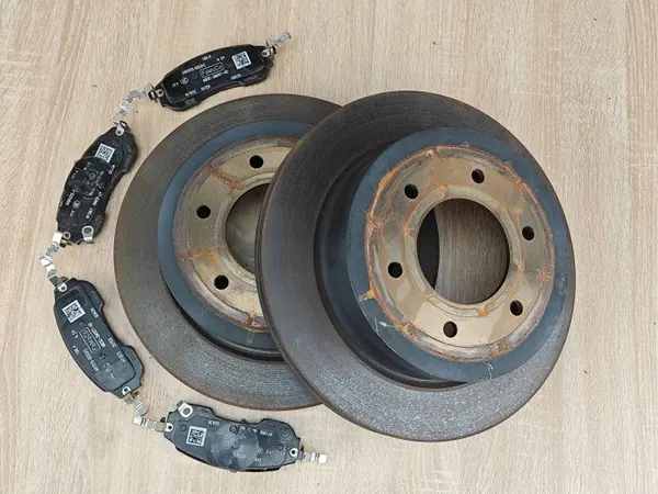 Jeu disques et plaquettes arrière OEM MB3C2A315BA image 2