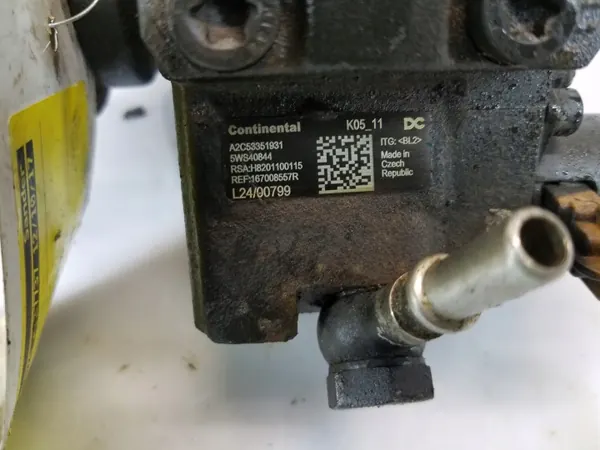 Pompe à injection Mercedes-Benz OEM 167008557R Occasion image 3