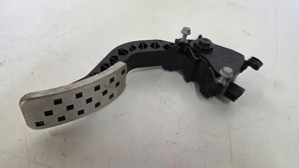Potentiomètre de pédale d'accélérateur OEM 180025356R image 6