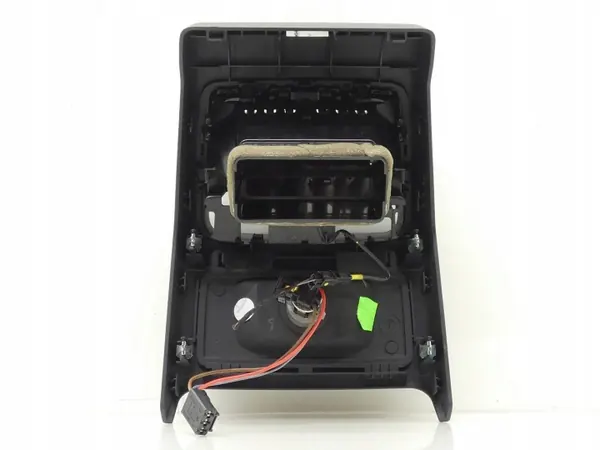 Audi A4 B9 bakre tunnelventilationspanel OEM 8W0819203 image 4