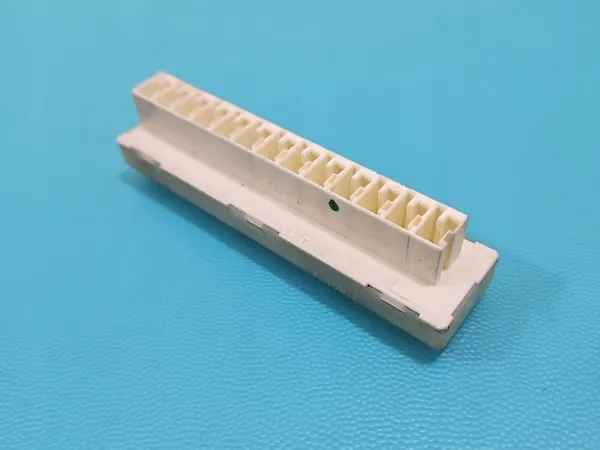 Distribuidor Mercedes OEM A0009821212 Usado image 2