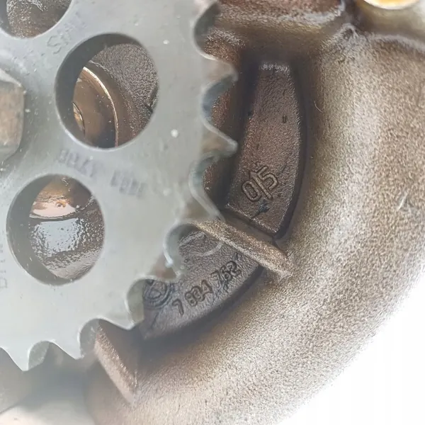 Pompe à huile BMW OE 7834762 - État utilisé image 8
