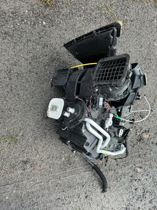 Verwarming/AC Luchtmenger Behuizing OEM 272701779R - Gebruikt image 2