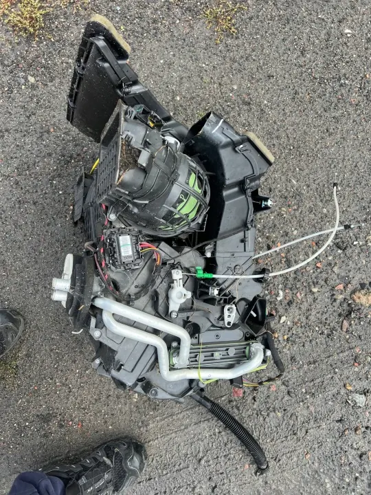 Verwarming/AC Luchtmenger Behuizing OEM 272701779R - Gebruikt image 3