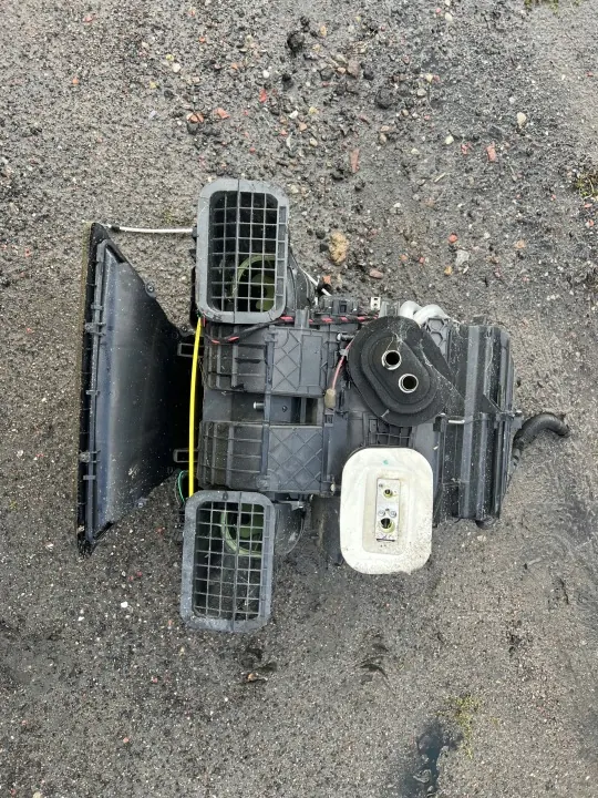 Verwarming/AC Luchtmenger Behuizing OEM 272701779R - Gebruikt image 6