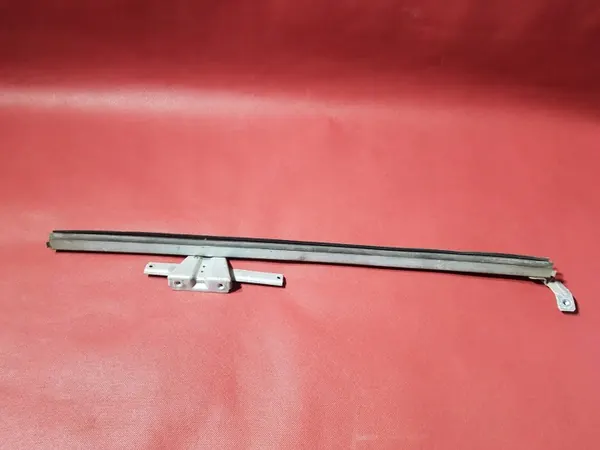 Guia Janela Esquerda MAN TGX - Peça OEM image 3