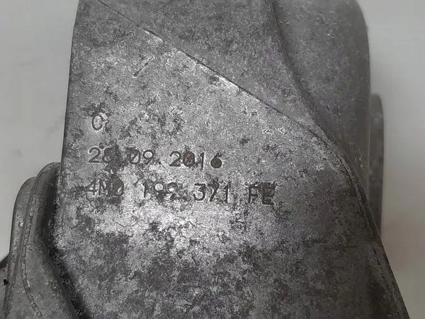 Vasemman Moottorin Kiinnike Audi Q7 4M image 2