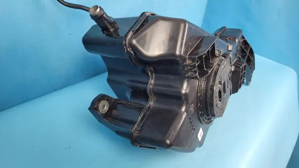 BMW X6 G06 polttoainepumppu OEM 7478760 8740279 image 7