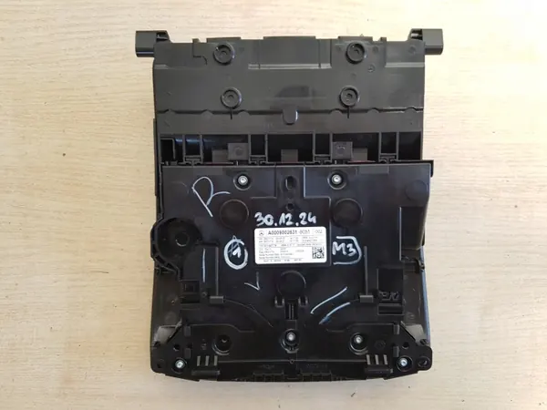 Mercedes W167 sisätilavalo OEM A0009002631-9051 image 3