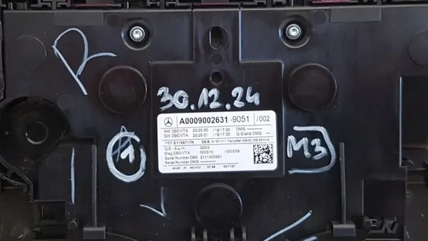 Mercedes W167 sisätilavalo OEM A0009002631-9051 image 4