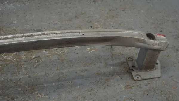 Renault Megane III Takapuskurin Vahvike OEM 756100025R image 5