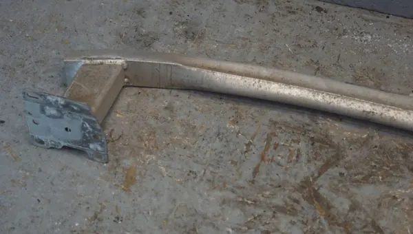 Renault Megane III Takapuskurin Vahvike OEM 756100025R image 6