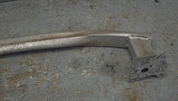Renault Megane III Takapuskurin Vahvike OEM 756100025R image 8