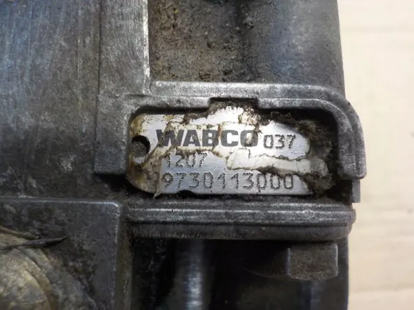 Válvula de relé Scania OEM 9730113000 - Usado image 6
