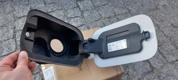 Trappe à carburant SEAT Leon IV OEM 5FE809905 Apprêtée image 3