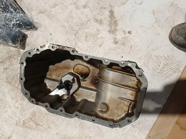 Volkswagen Oljetank 03C103603AH image 3