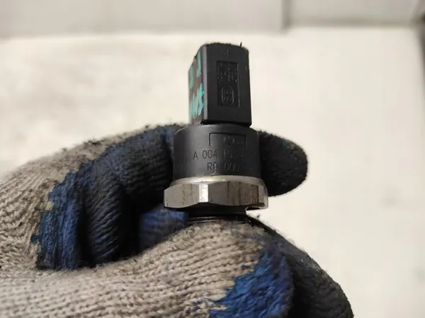 Capteur de pression de carburant SMART FORFOUR 04- 1.5 CDI A0041536728 image 3