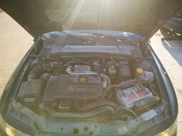 Opel Vectra Alternator 1999 2.0L 0123500008 image 8