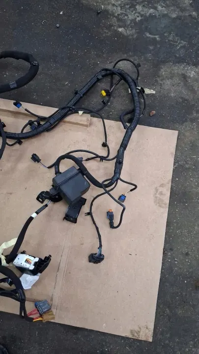 Motorrumslock OEM 403884833R för Renault Austral image 7
