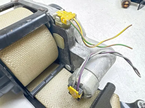 2014 Ford Fusion II Front Seat Belt B9572 image 3