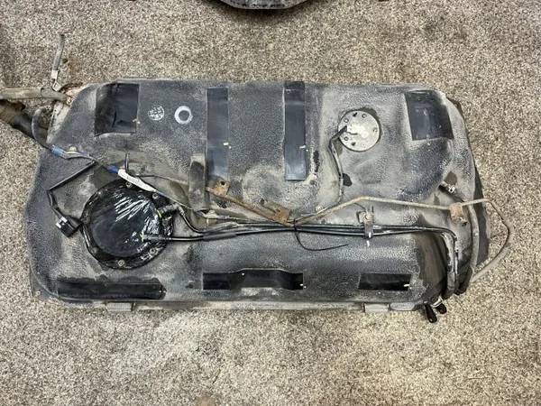 Réservoir carburant OEM 89101-67812 Suzuki Grand Vitara II image 2