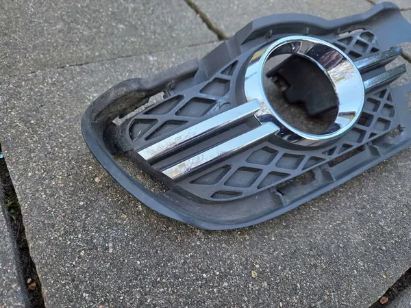 Rejilla de parachoques delantero C-Class W204 izquierda Cromada A2048852223 image 2