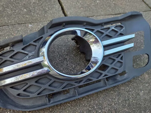 Rejilla de parachoques delantero C-Class W204 izquierda Cromada A2048852223 image 3