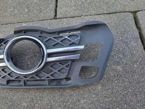 Rejilla de parachoques delantero C-Class W204 izquierda Cromada A2048852223 image 4