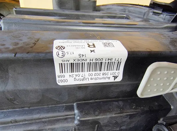 Oikea Ajovalo Volkswagen Touran II 1T1941006H image 9