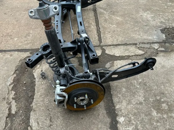 KIA CEED III XCEED 2021- Viga Suspensão Traseira OEM image 4