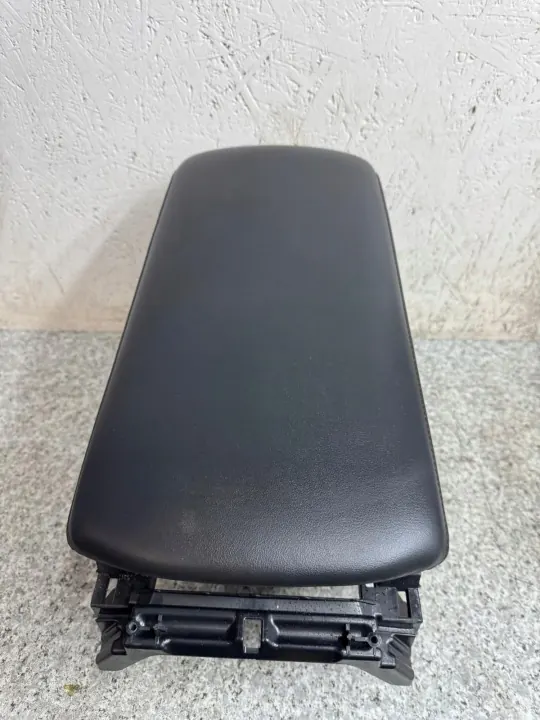Reposabrazos piel Mazda 3 IV BP 2019-2025 OEM image 5