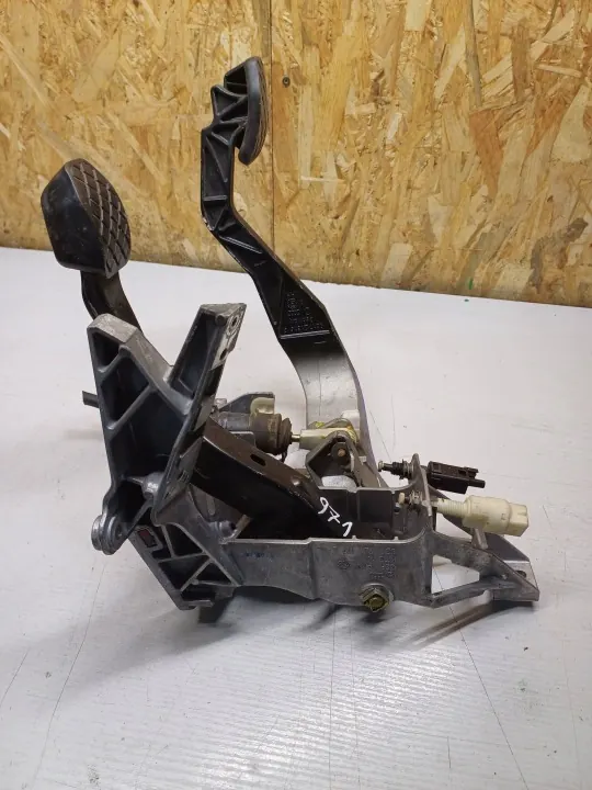 Pédales OEM 8D1721117L pour Volkswagen Passat B5.5 2003 image 4