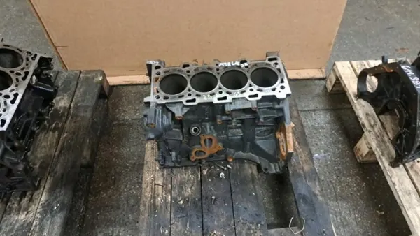 OEM 17282R Moottorilohko Renault 2.0 Blue dCi image 3