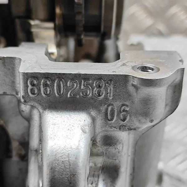 BMW 3 F30 F35 F31 Engine Head 2017 OEM 8602581 image 8